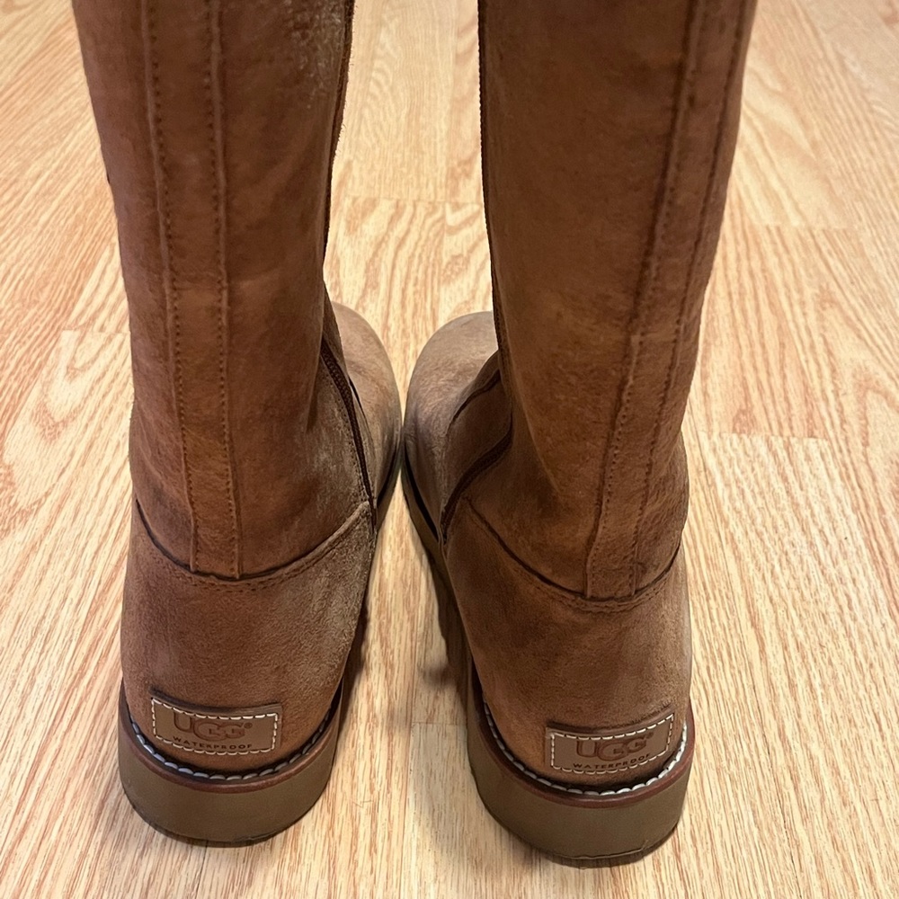 UGG Tall boots with side zipper size 6 - Picture 2 of 4